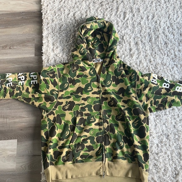 A Bathing Ape full zip green ABC large camo size XXL. Perfect 